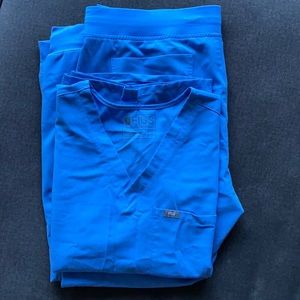 Figs scrub set. Ceil blue. Women’s size xl. Front pocket top, jogger bottoms